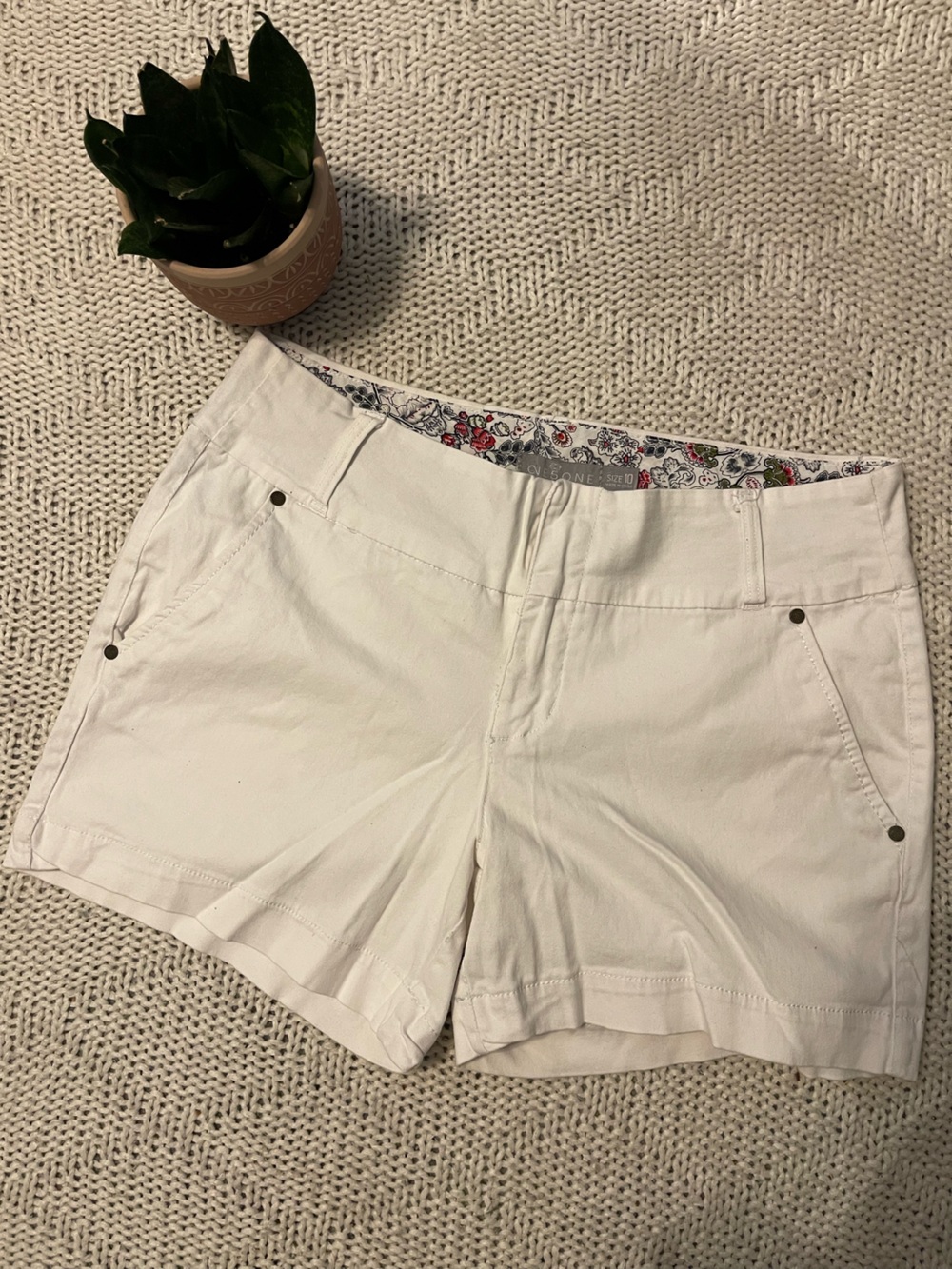 One 5 One White Cuffed Chino Shorts Women’s Size 10 Summer Casual